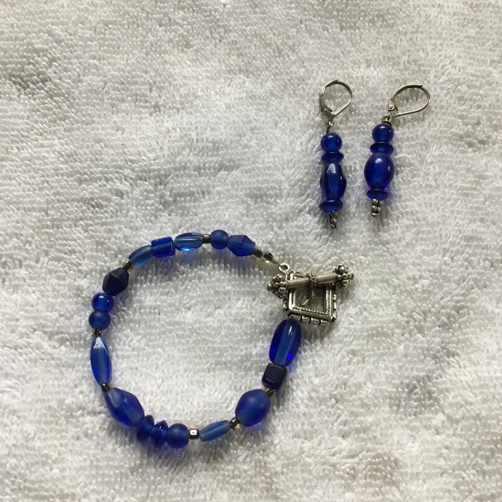 Glass bead bracelet and earrings
